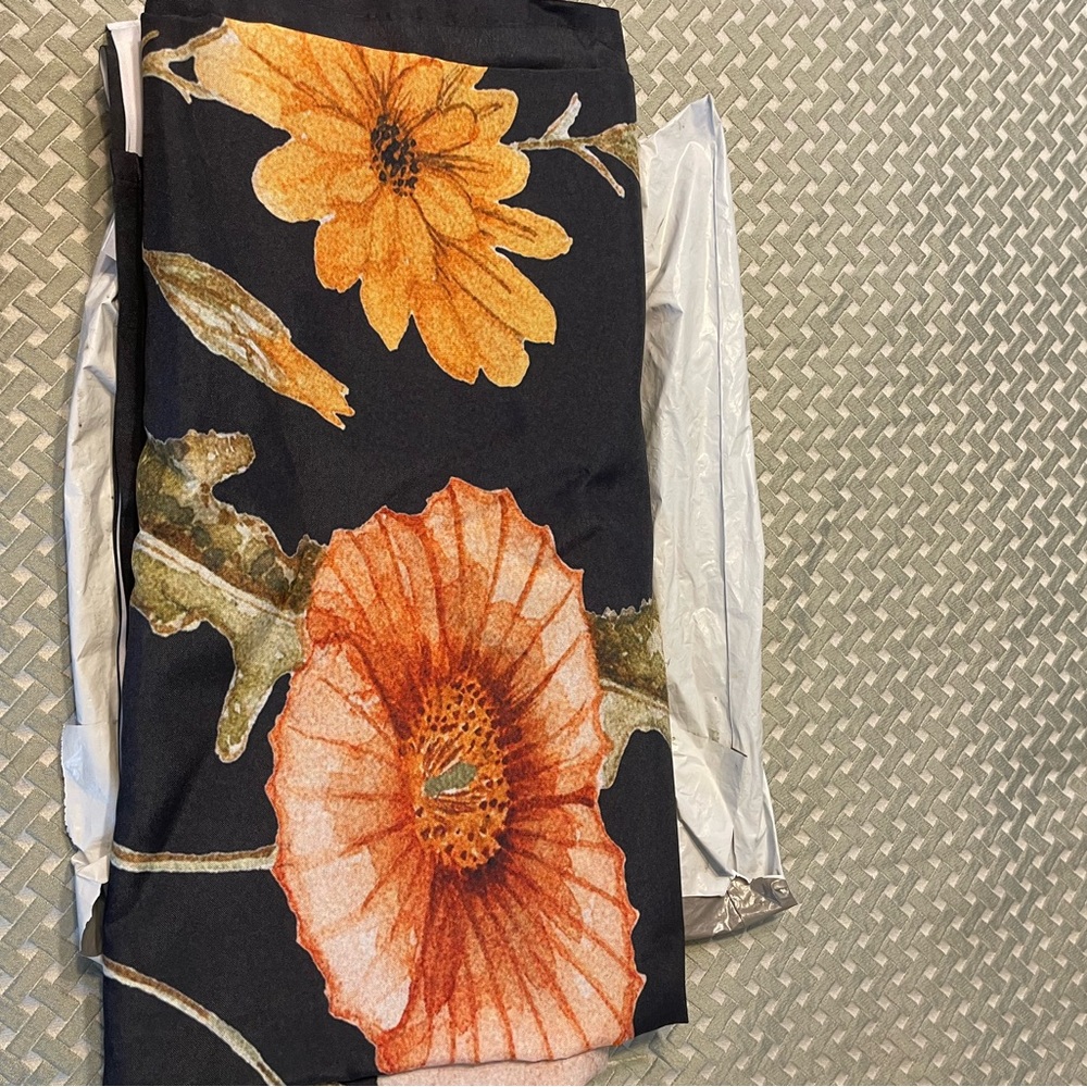 Beautiful floral shower curtain Black with green yellow and white flowers. New - Picture 5 of 5